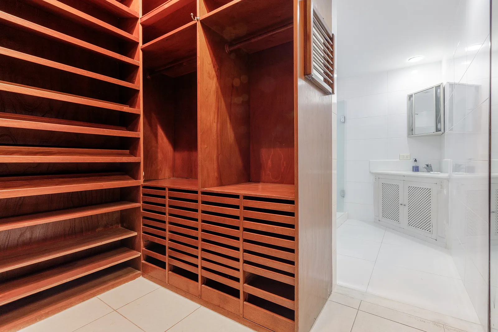 Le sauna, habillé de cèdre